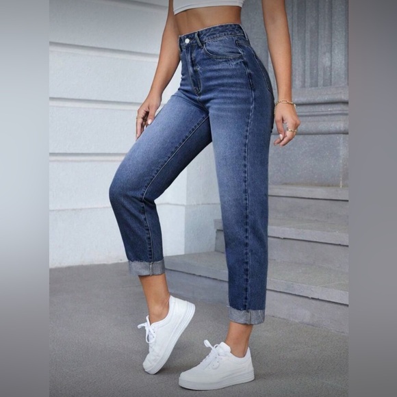 Curvy High Rise Jeans Women’s Size L 8/10 Dark Wash Cropped Raw Hem Cuffed - Picture 3 of 9